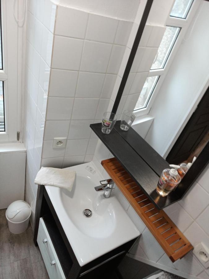 Becker Apartment Dinan Bagian luar foto